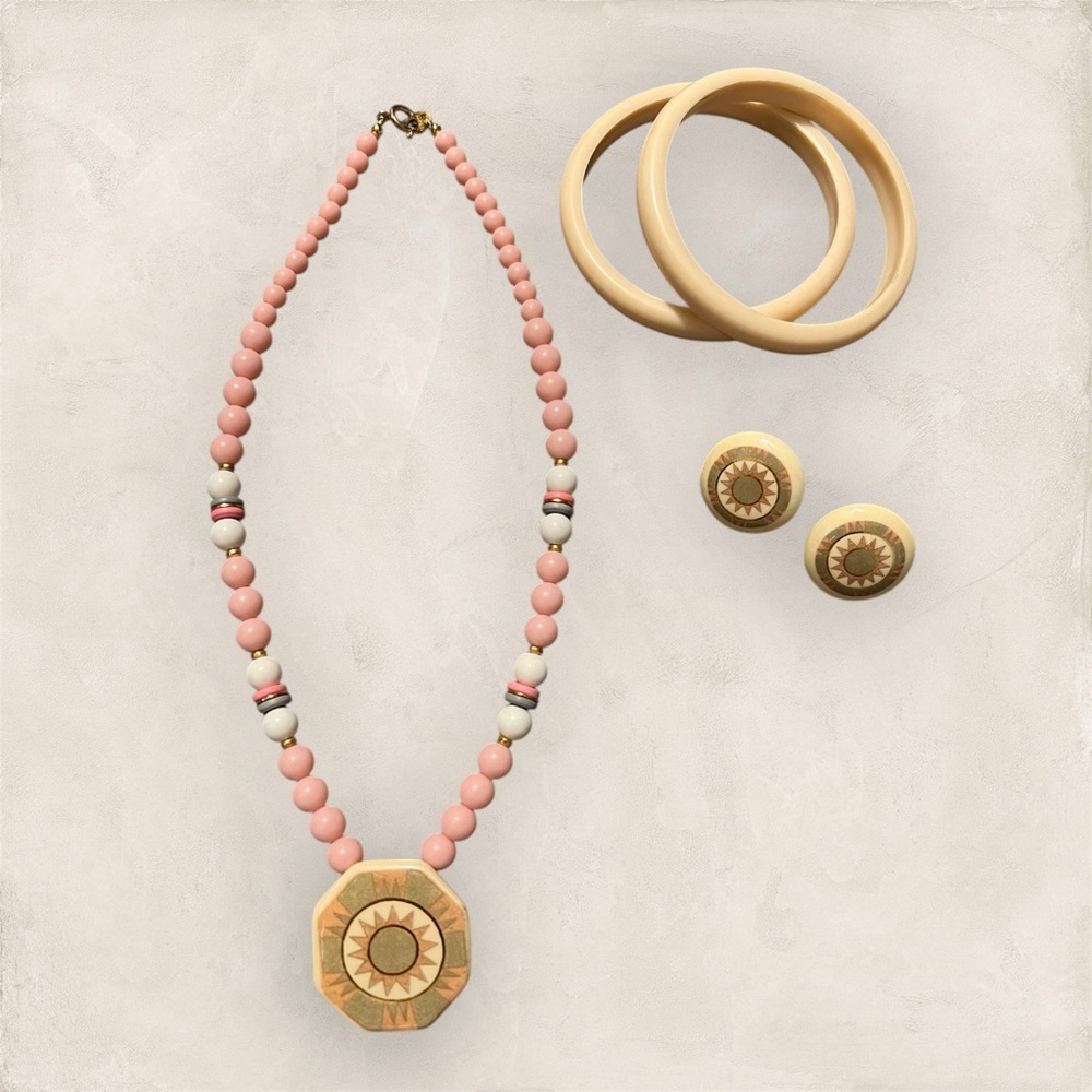 Vintage Pink White & Gray Beads with Inlaid Resin SUN Pendant Necklace Set